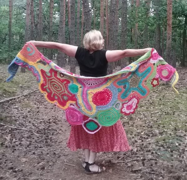 jesienny szal chusta na szydelku freeform crochet unikalni pl 