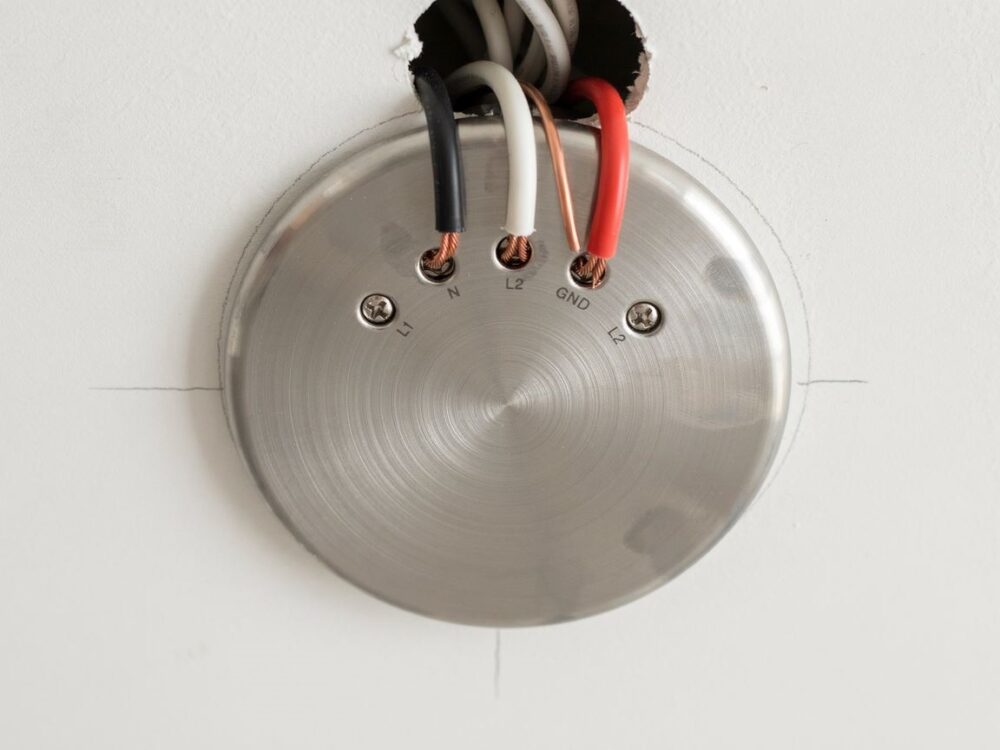 podłączenie żyrandola do instalacji